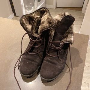 Aqua college brown leather boots